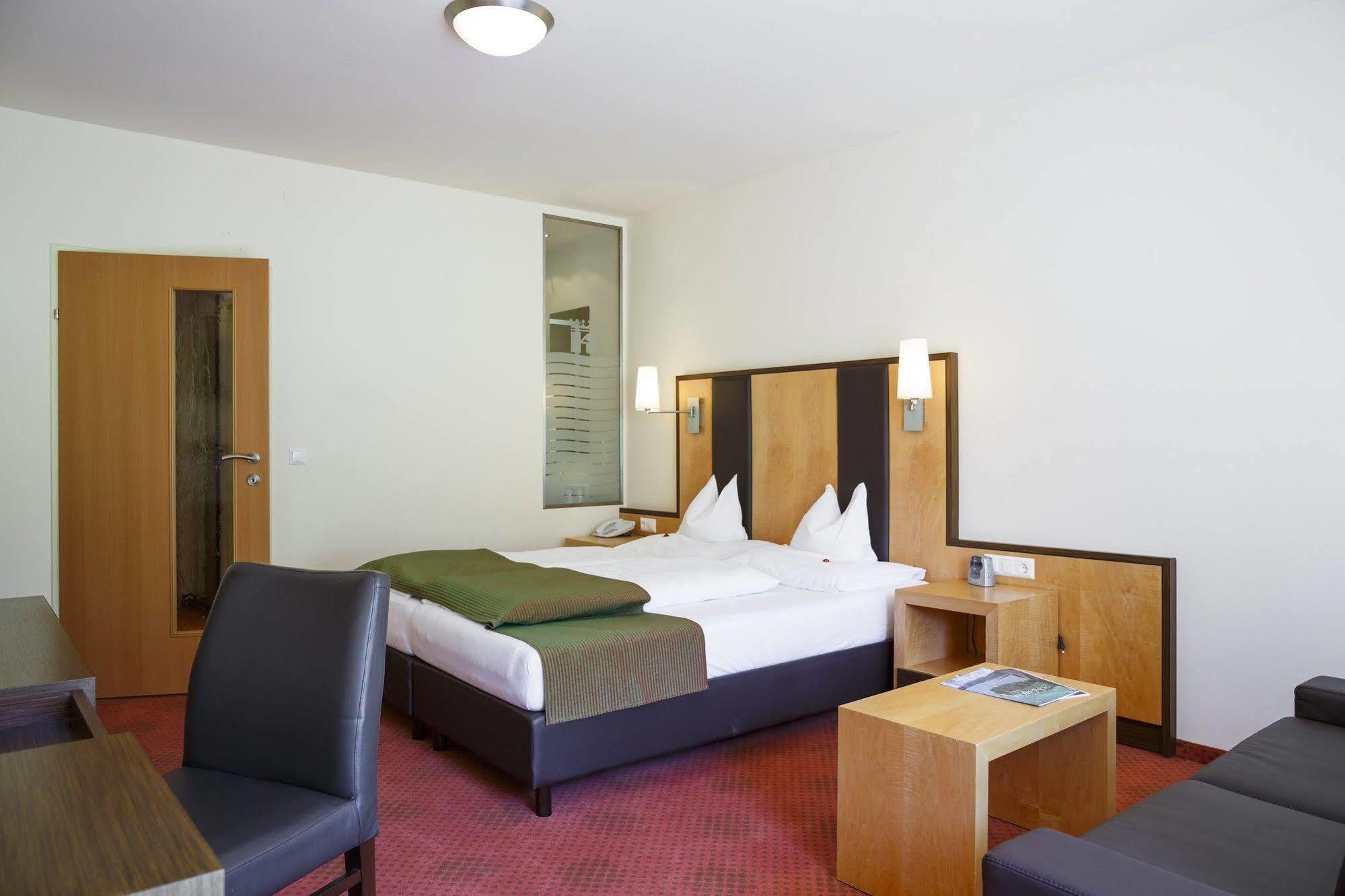 Seehotel Vinzenz เวลเดน อัม เวิร์ทเทอร์ซี ภายนอก รูปภาพ