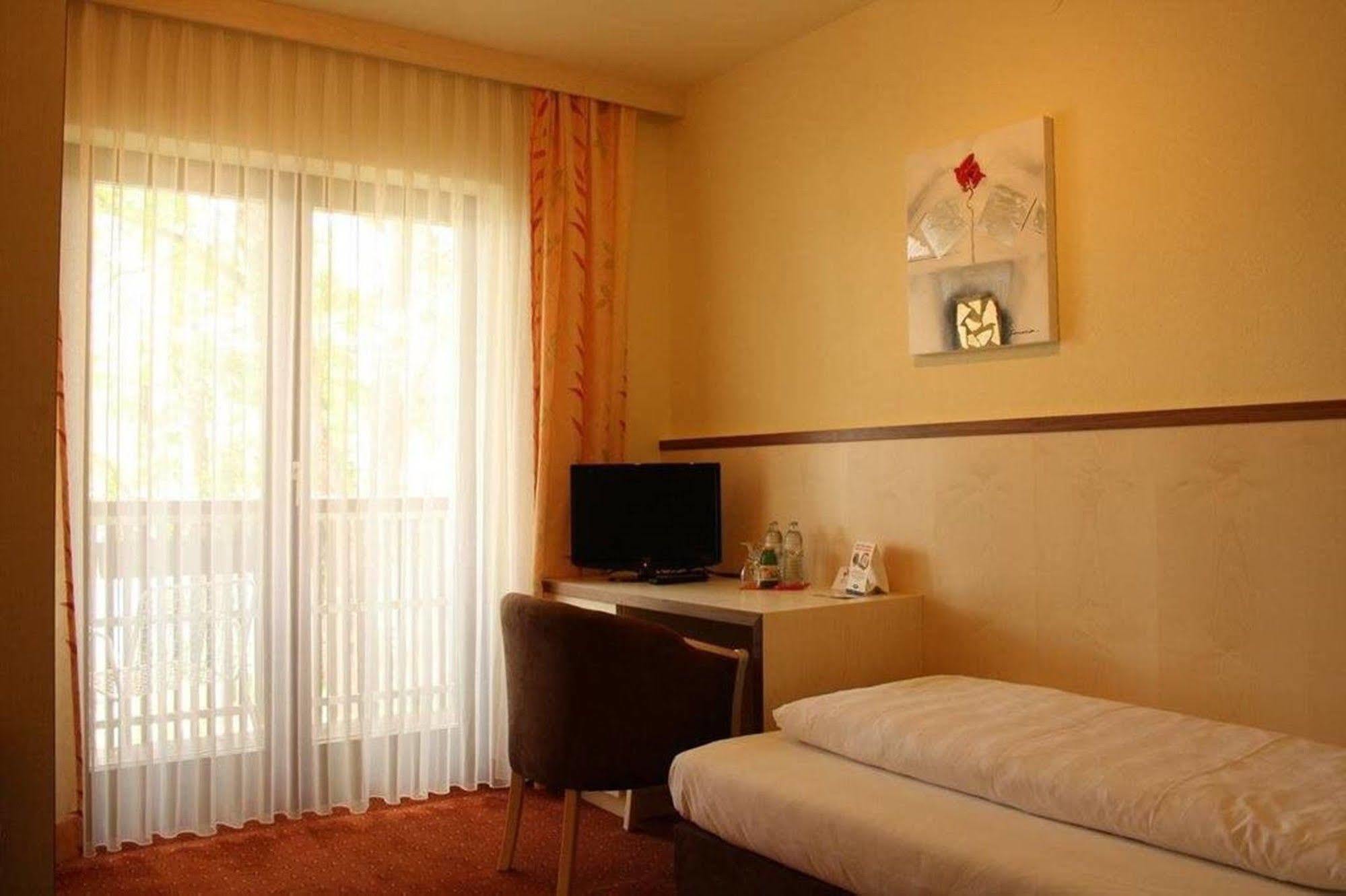 Seehotel Vinzenz เวลเดน อัม เวิร์ทเทอร์ซี ภายนอก รูปภาพ